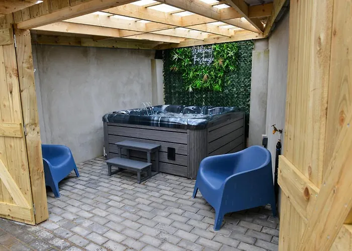 Esterville Apartments 1 And 2 Bedrooms Hot Tub Extra Fee