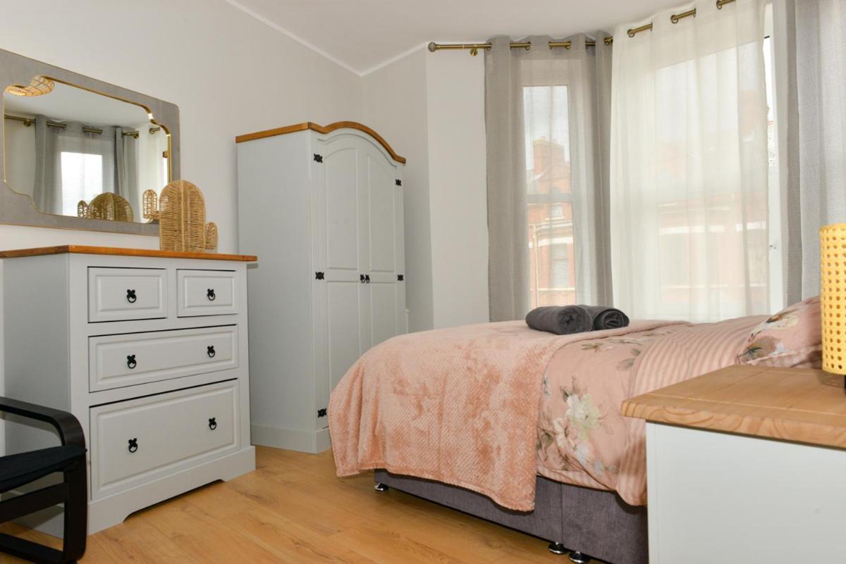 Esterville 1 And 2 Bedrooms Hot Tub Extra Fee Belfast